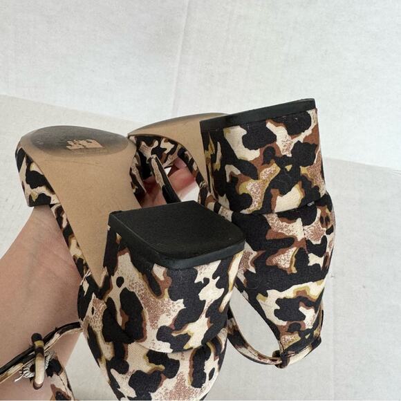 Cabi Kiki Ankle Kitten Block Heel - Picture 15 of 15